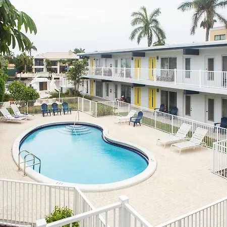 Lovely Apartment On The Canal With A Pool